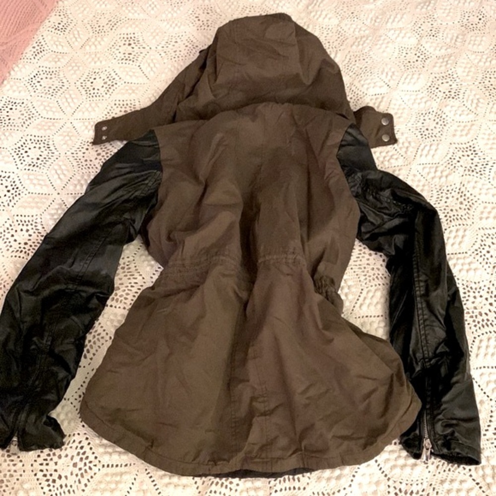 Trafaluc Jacket - Picture 2 of 3